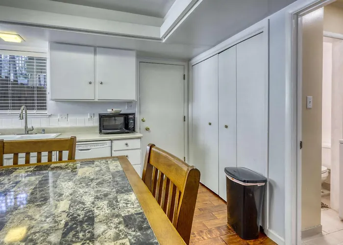 Cozy Incline Village Escape